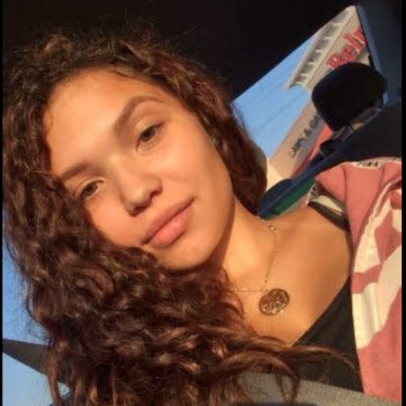 Meet your Posher, Emily - Picture 8 of 8